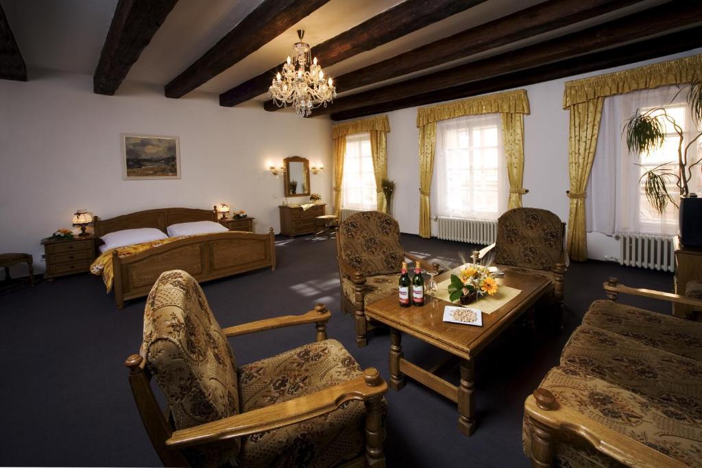 Hotel Maly Pivovar Ческе-Будеёвице Экстерьер фото