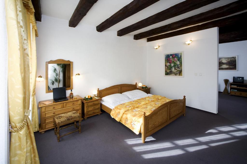 Hotel Maly Pivovar Ческе-Будеёвице Экстерьер фото