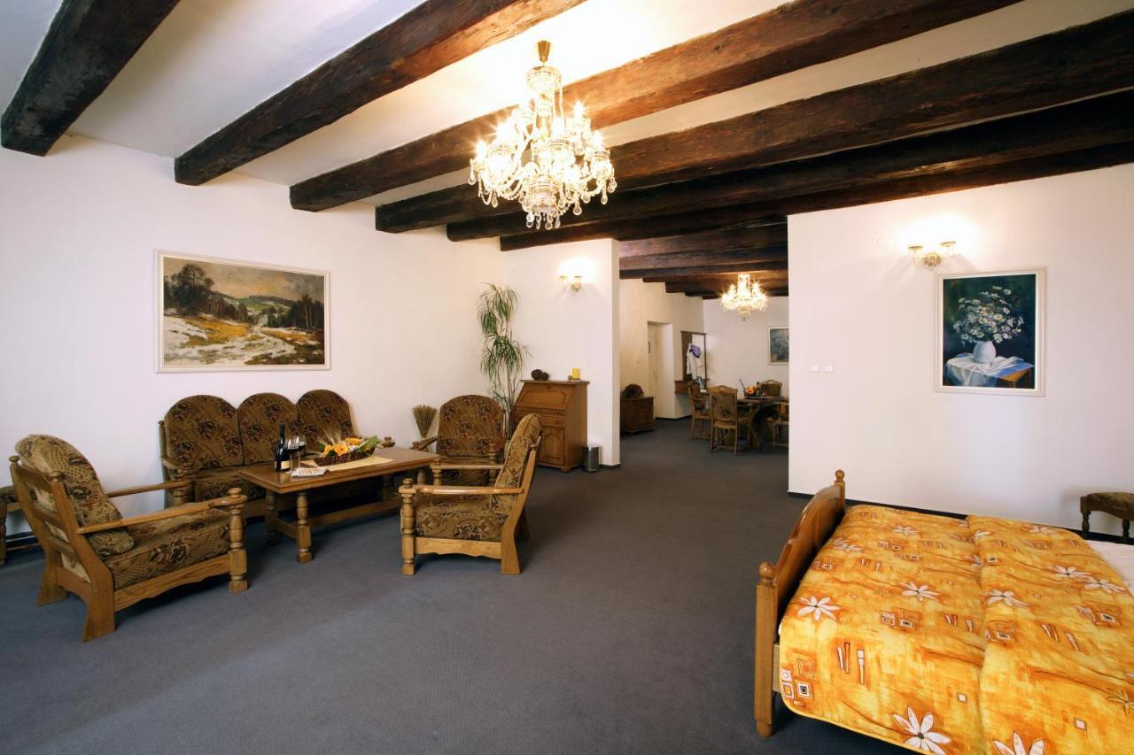 Hotel Maly Pivovar Ческе-Будеёвице Экстерьер фото