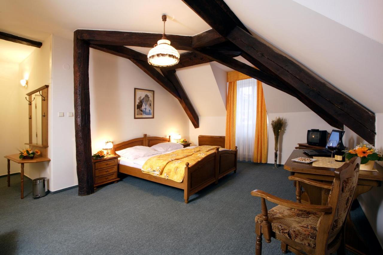 Hotel Maly Pivovar Ческе-Будеёвице Экстерьер фото